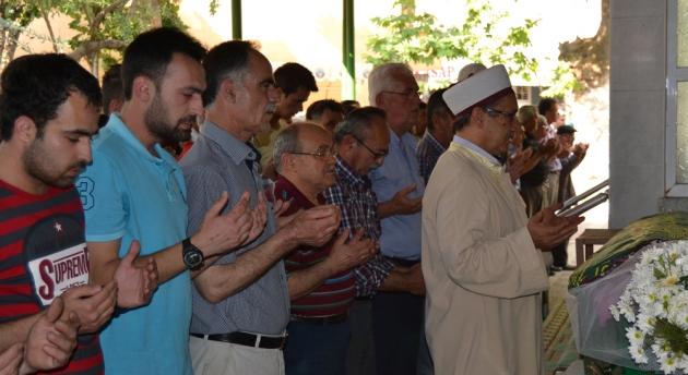 Müge gözyaşları içinde toprağa verildi.