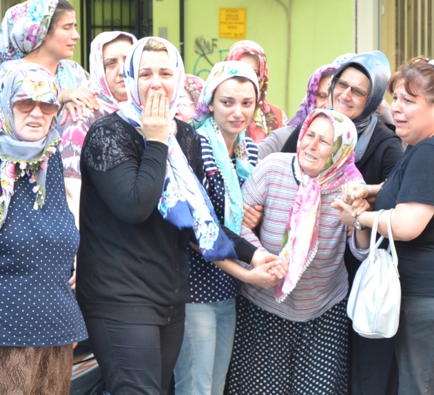 Müge gözyaşları içinde toprağa verildi.