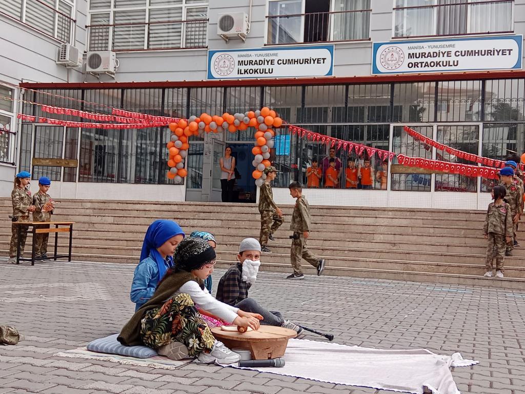 Manisa'da 265 bin öğrenci tatile koştu