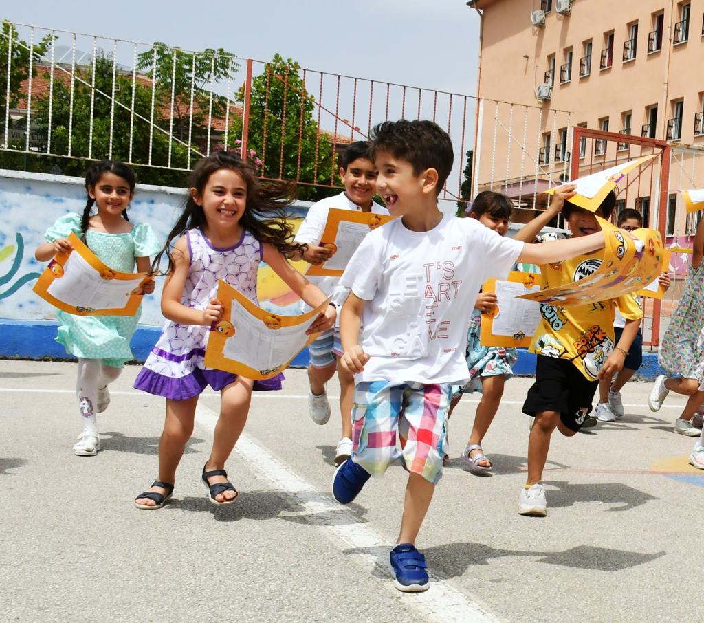 Manisa'da 265 bin öğrenci tatile koştu