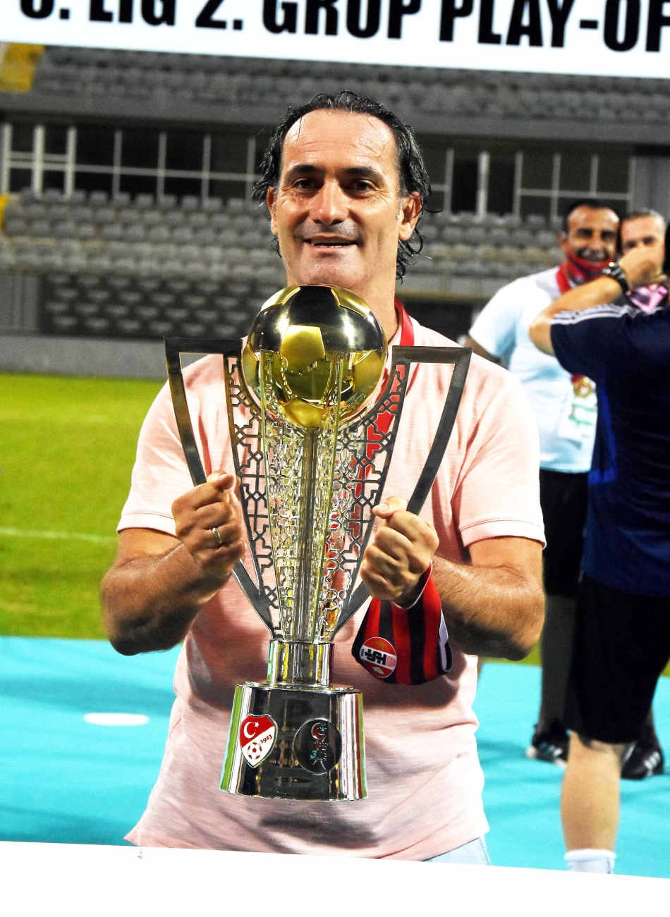 Turgutluspor Cüneyt Biçer ile temasta!