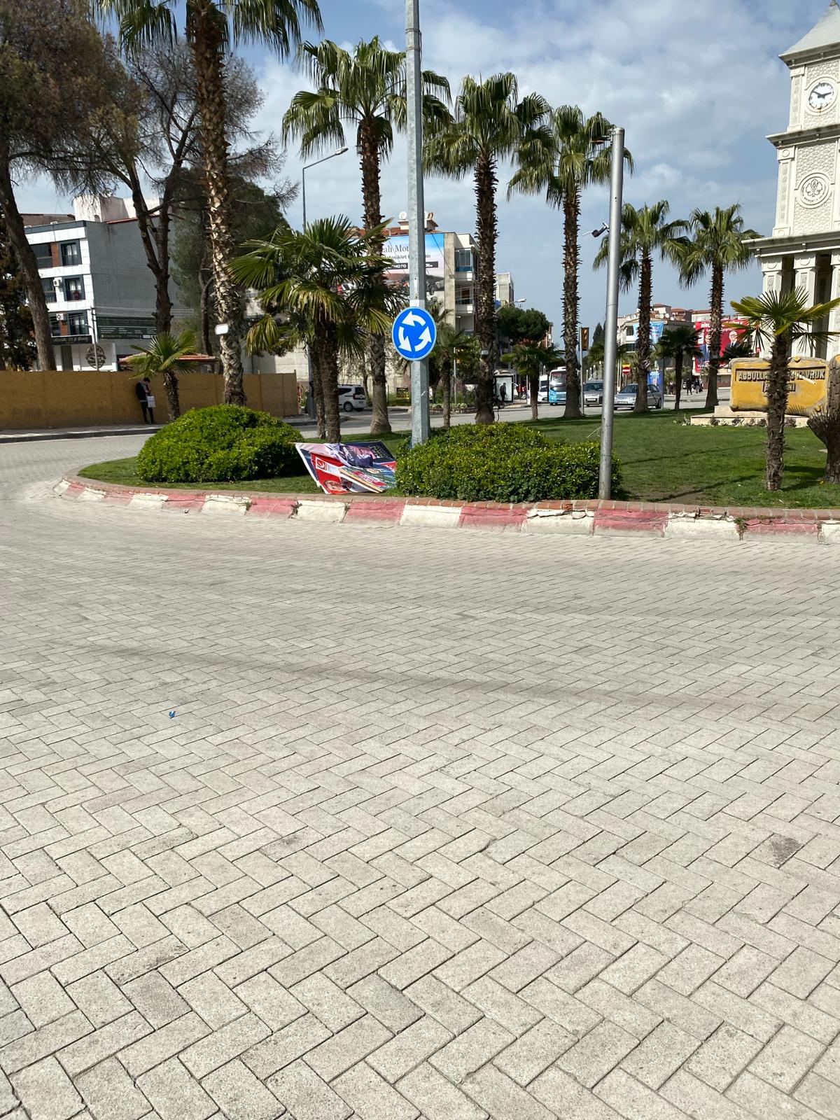 Turgutlu'da adayların afişleri söküldü
