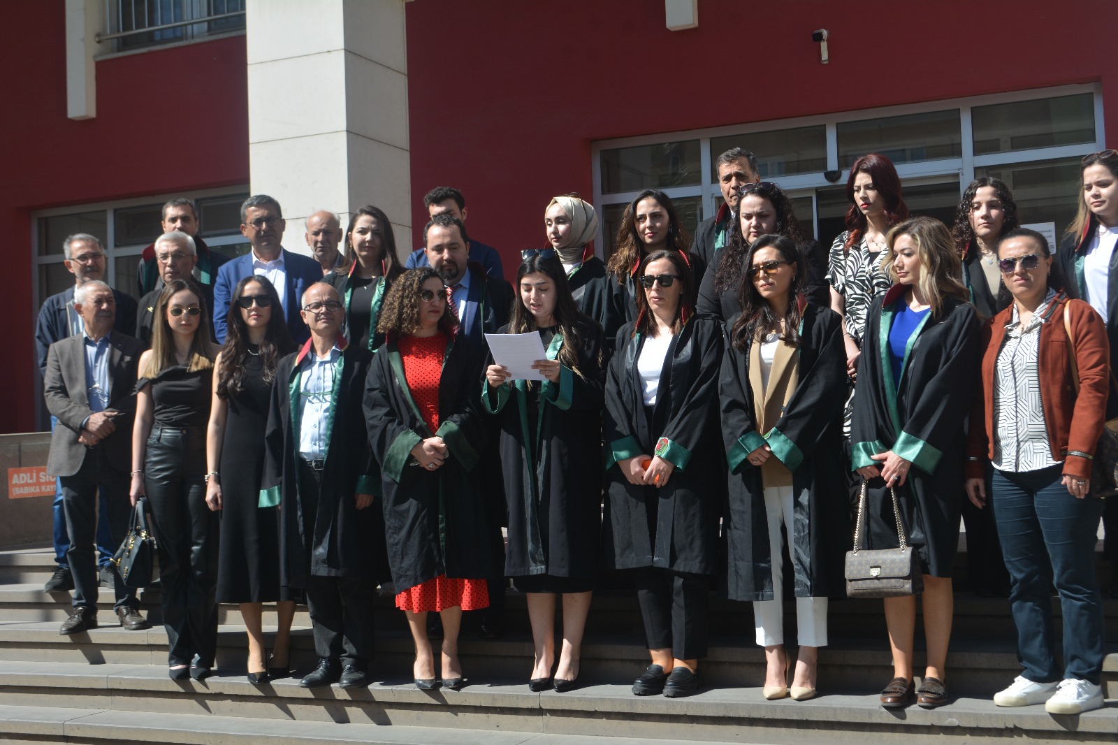 Turgutlu'da Avukatlar Günü kutlandı: 'Verdiğimiz söz göğsümüzde parıldayan onurumuzdur'