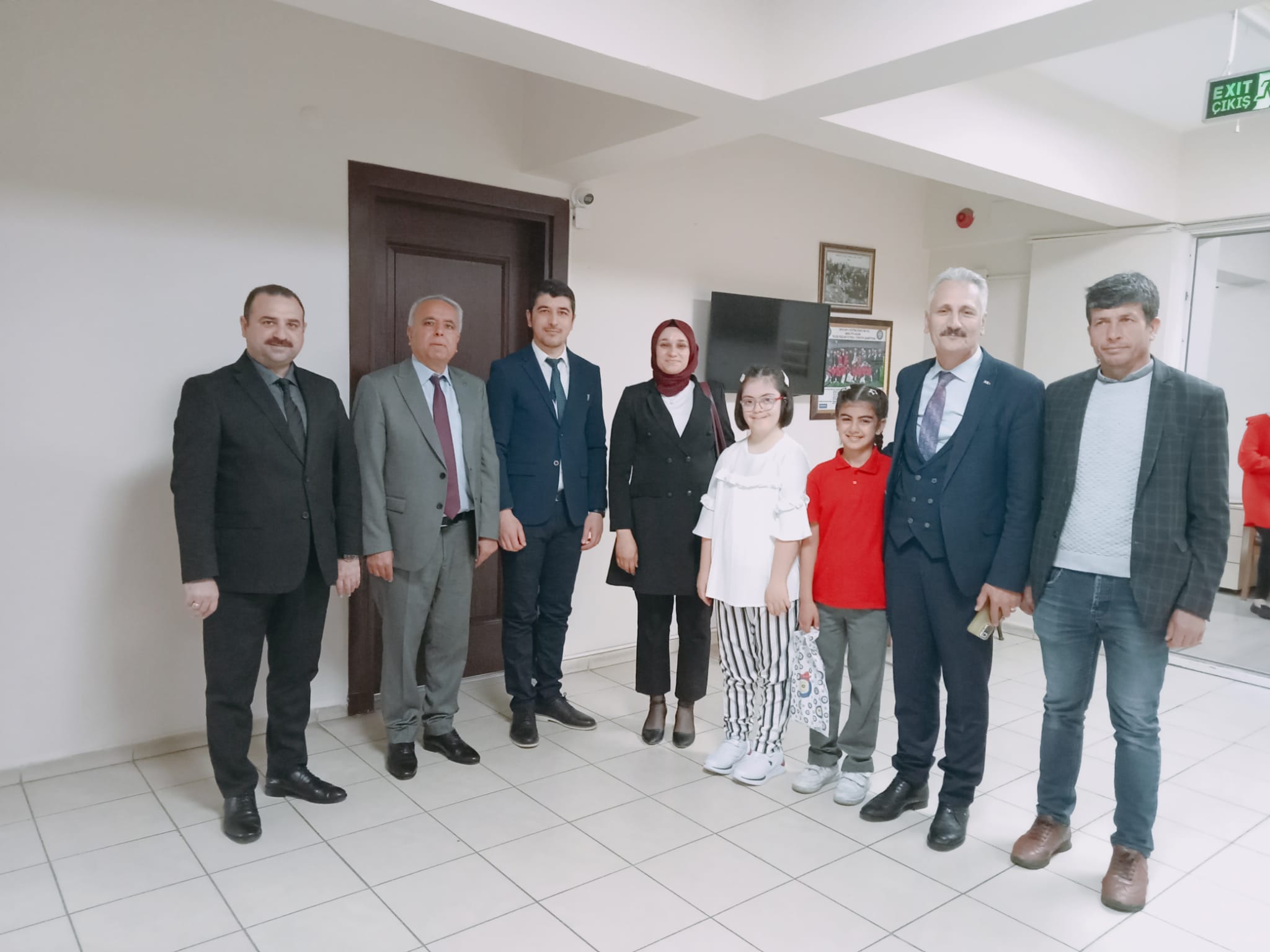 19 Mayıs Ortaokulu öğrenci ve idarecileri Ölmez'i makamında ziyaret etti