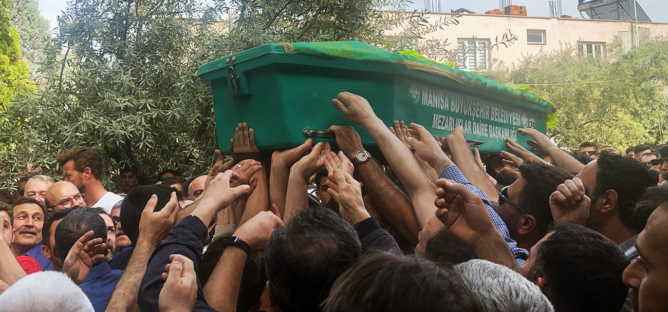 Turgutlu'yu ağlatan genç hakeme gözü yaşlı veda!