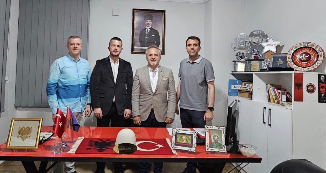 Arnavut Kültür Derneği tarihçi Balla'yı ağırladı