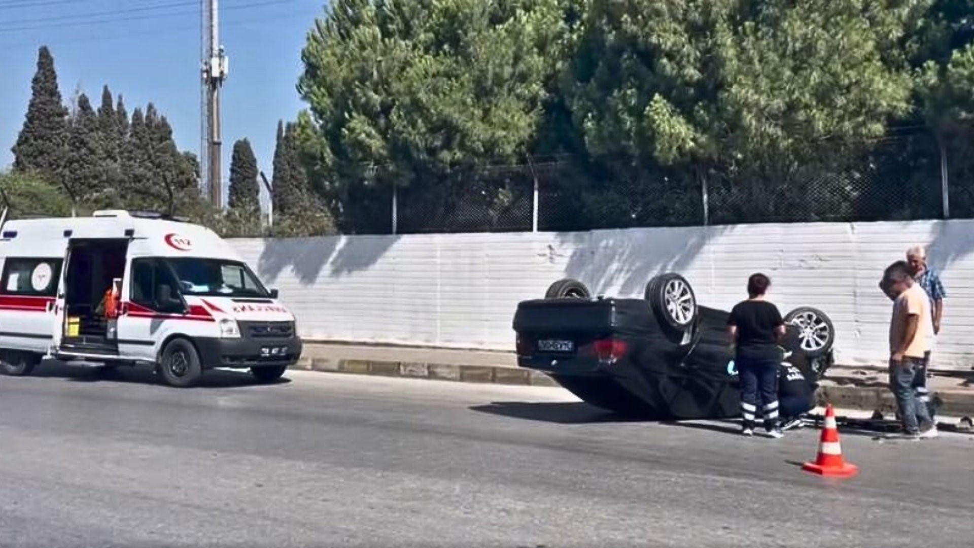 Ege'de bir garip kaza! Takla atan otomobilin sürücüsü ortadan kayboldu..