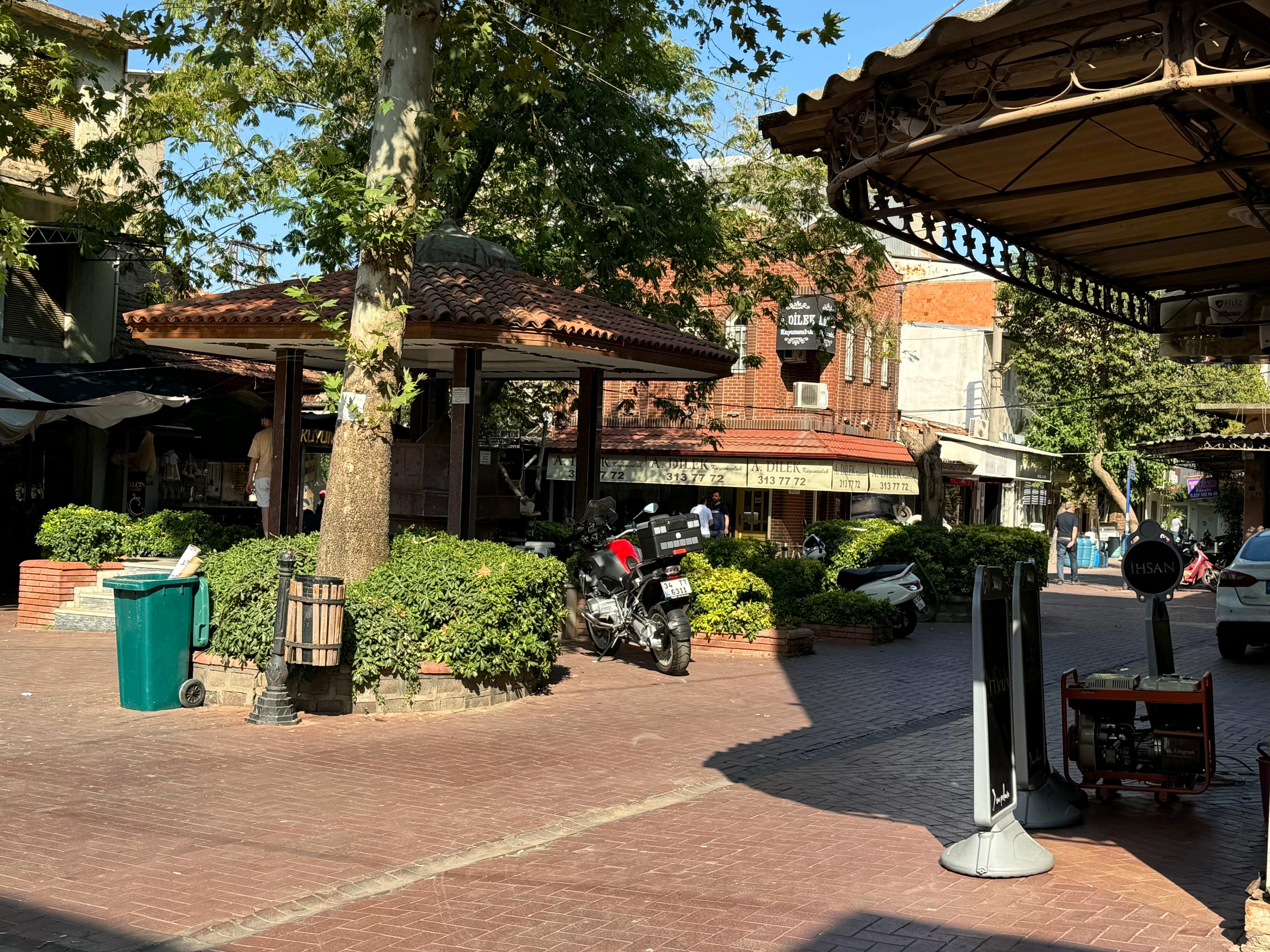Turgutlu'da elektrik kesintileri vatandaşları canından bezdirdi: 'Siyasiler sesimizi duysun'