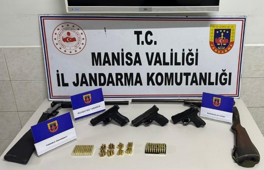 Ruhsatsız tabanca ve tüfeklerle yakalandı!