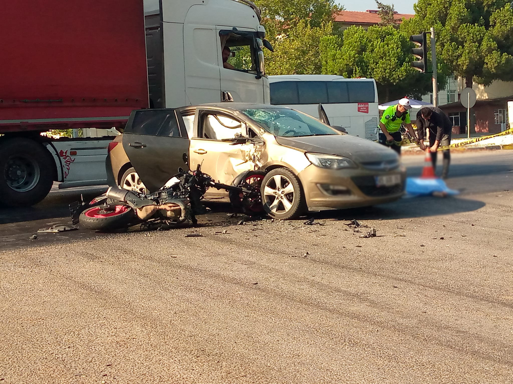 Ahmetli'de kaza! Motosiklet sürücüsü hayatını kaybetti