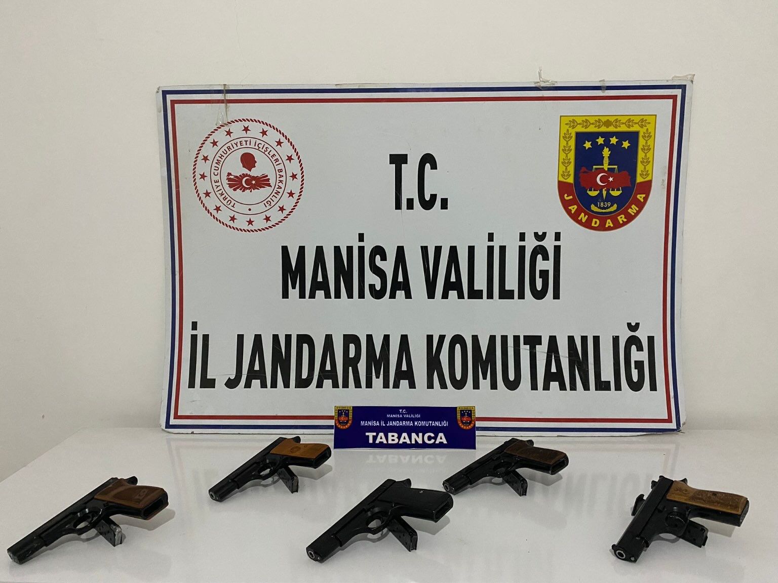 Manisa'da Operasyon: Yasa dışı satıyorlarmış..