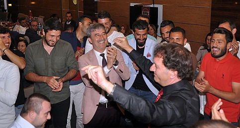 Turgutluspor şampiyonluğu kutladı