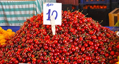 pazarın pahalıları; bamya ve kiraz