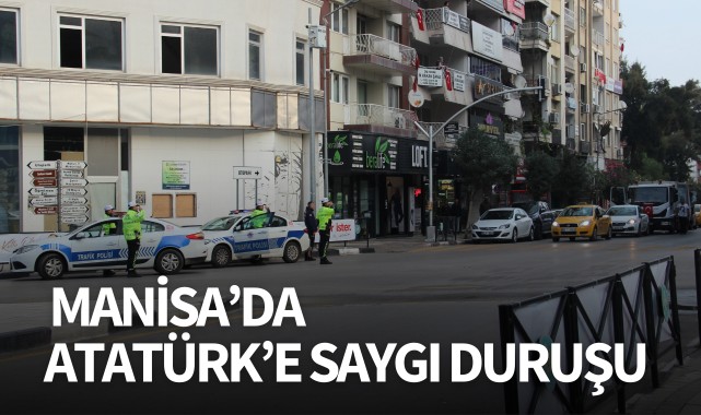 Manisa'da Atatürk'e saygı duruşu