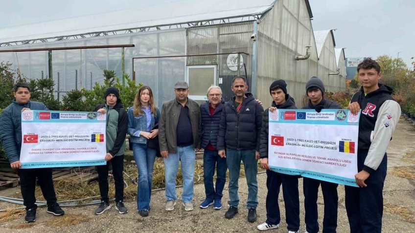 Liseli gençler, Türkiye’yi Romanya’da temsil etti