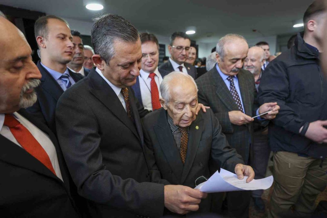 CHP Genel Başkanı Özel: “Cumhuriyet tarihinde ilk kez asgari ücrete zam değil indirim yaptılar”