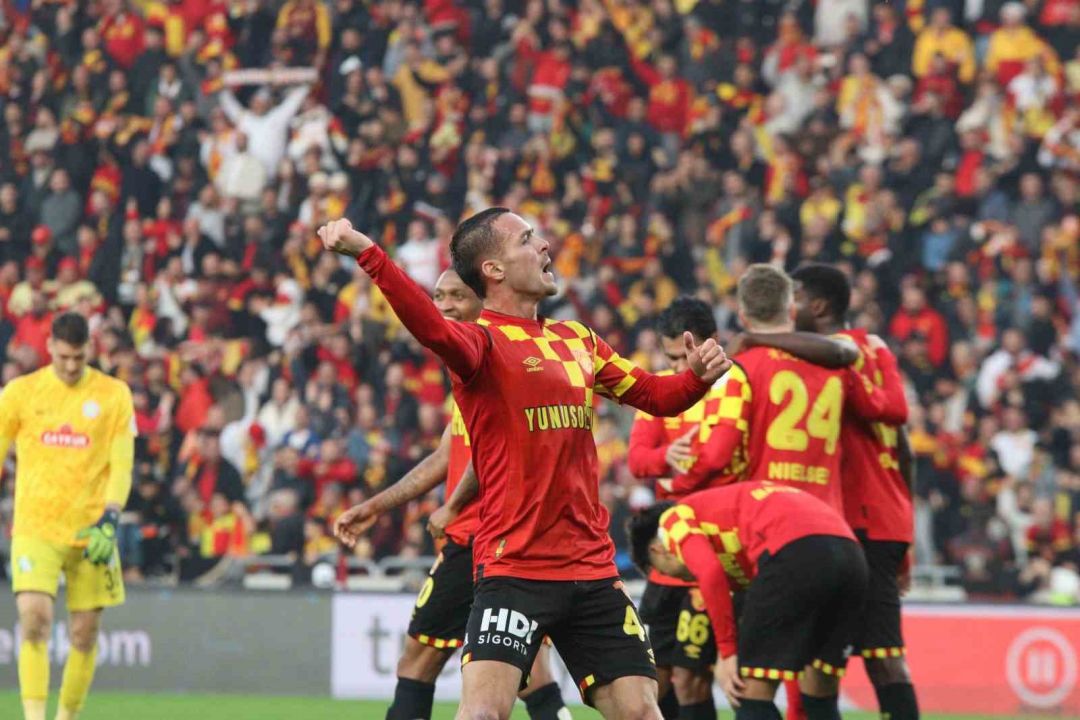 Trendyol Süper Lig: Göztepe: 3 - Çaykur Rizespor: 0