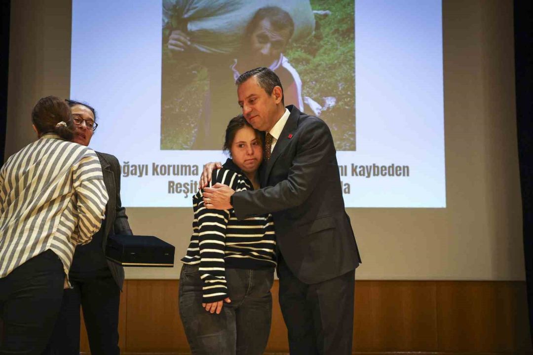 CHP Genel Başkanı Özel: “Cumhuriyet tarihinde ilk kez asgari ücrete zam değil indirim yaptılar”