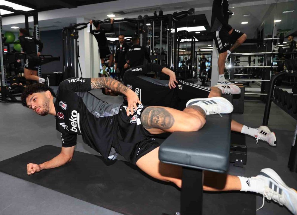 Beşiktaş salonda çalıştı