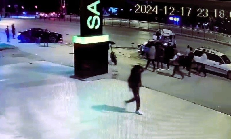 Kırmızı ışık ihlali yaptı: Kazada ortalık savaş alanına döndü!