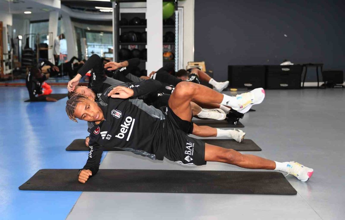 Beşiktaş salonda çalıştı