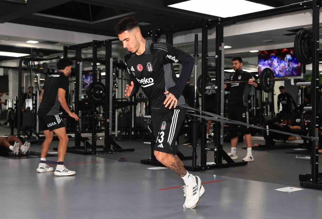 Beşiktaş salonda çalıştı