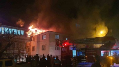 Demirci’de ev yangını... Ekipler seferber oldu