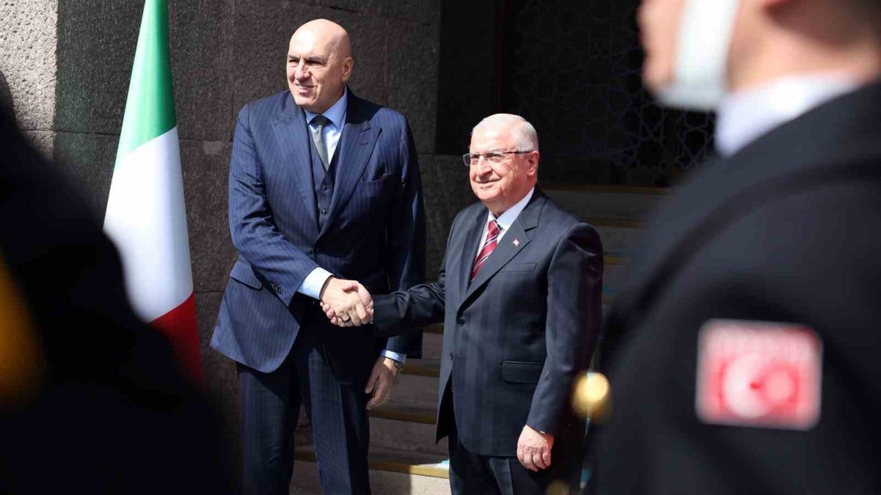 Bakan Güler İtalya Savunma Bakanı Guido Crosetto ile bir araya geldi