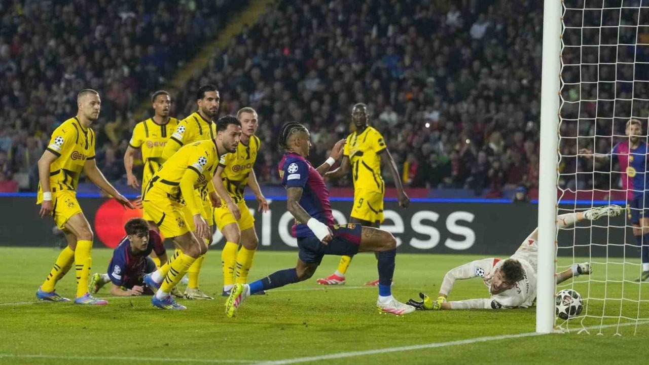 Barcelona yarı final kapısını araladı