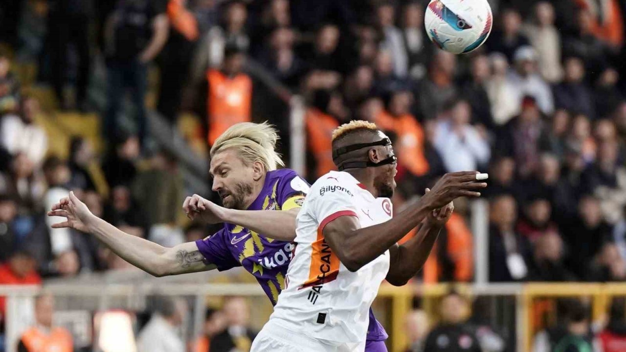 Trendyol Süper Lig: Eyüpspor: 0 - Galatasaray: 1 (İlk yarı)