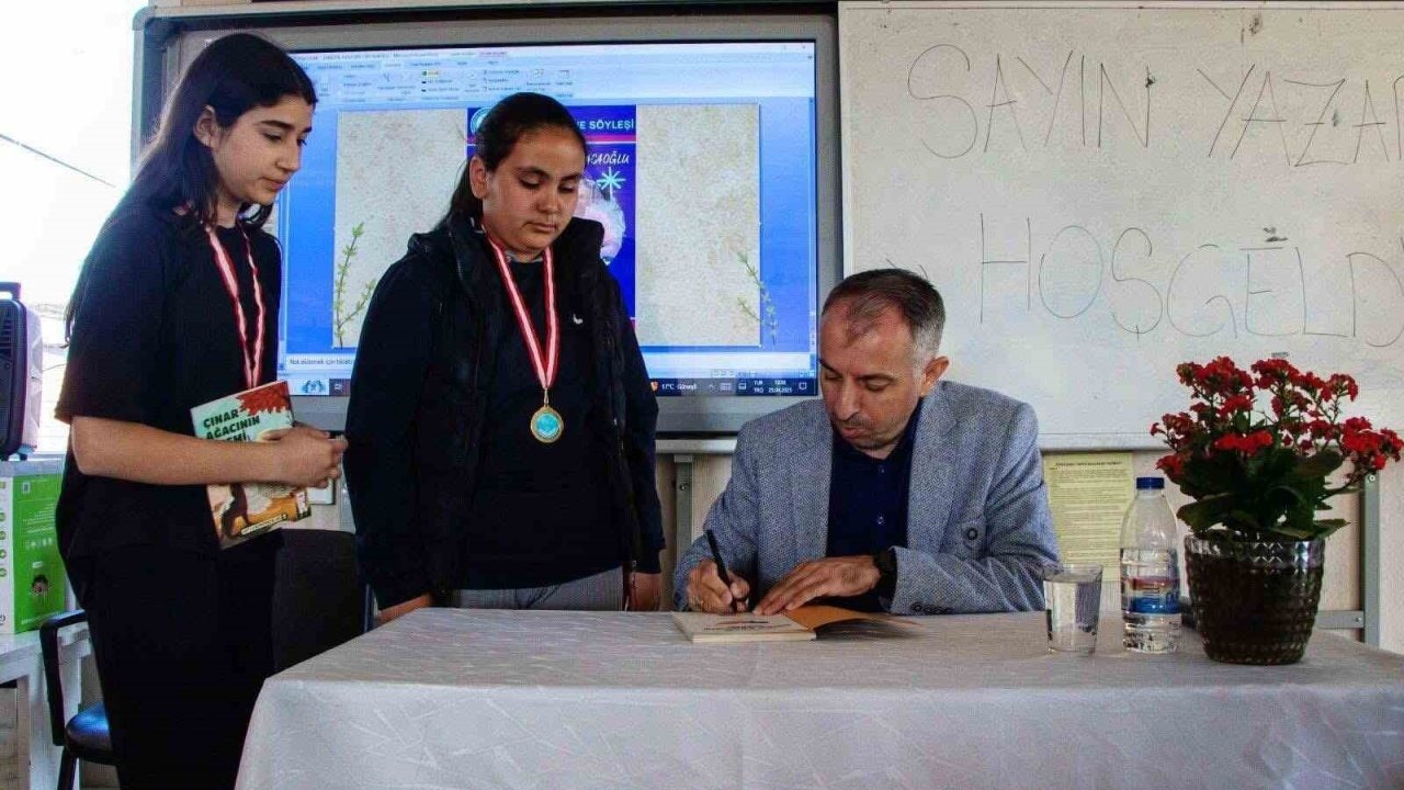 Sarıgöl’de yazar-öğrenci buluşması büyük ilgi gördü