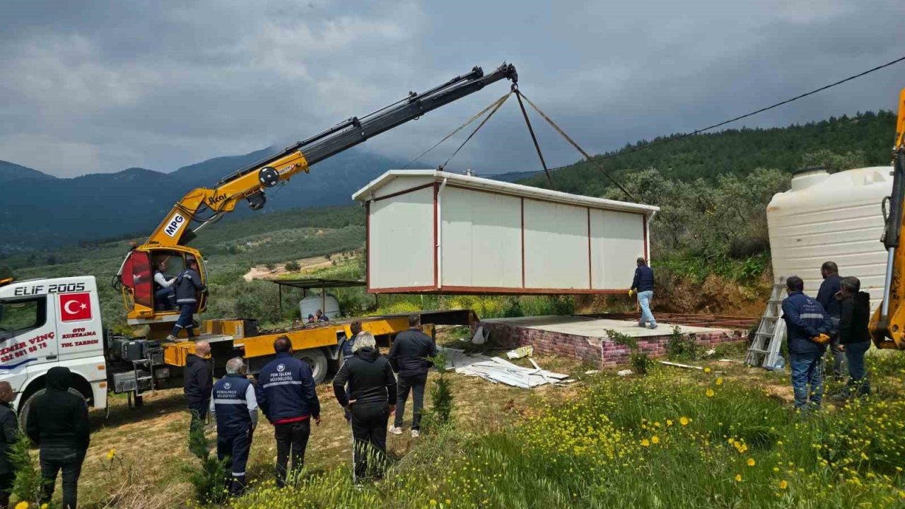 Kemalpaşa’da kaçak yapıların yıkımına başlandı