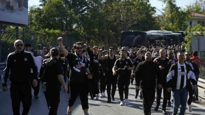 Beşiktaş taraftarı stada geldi