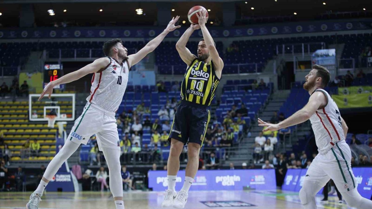 Fenerbahçe Beko, sezonun bitimine 2 hafta kala liderliği garantiledi