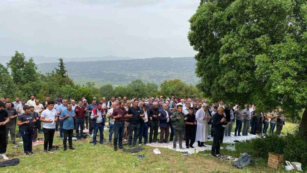 Çiftçiler bolluk ve bereket için Olcak Dede’de buluştu