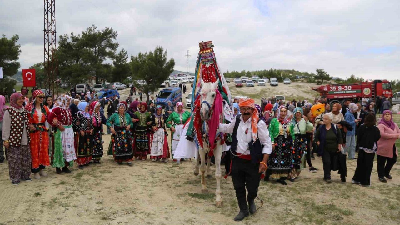 Geleneksel Uçurtma Şenliğinde kültür rüzgarı esti