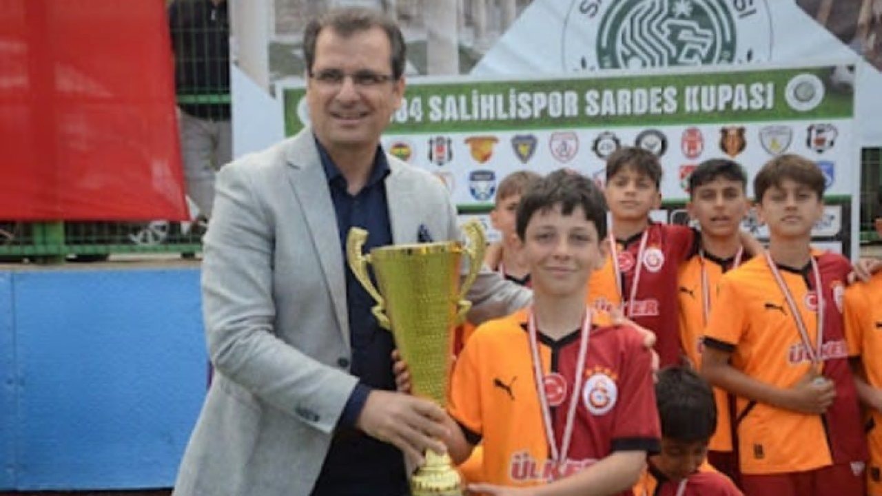 Galatasaray ve Fenerbahçe şampiyon