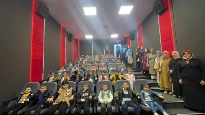 Soma’da Kur’an kursu öğrencilerine sinema etkinliği