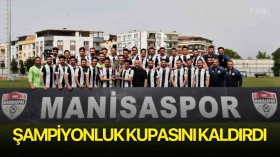 Manisaspor, şampiyonluk kupasını kaldırdı