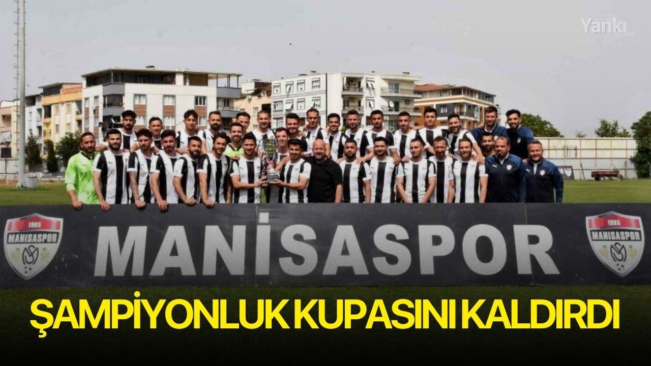 Manisaspor, şampiyonluk kupasını kaldırdı