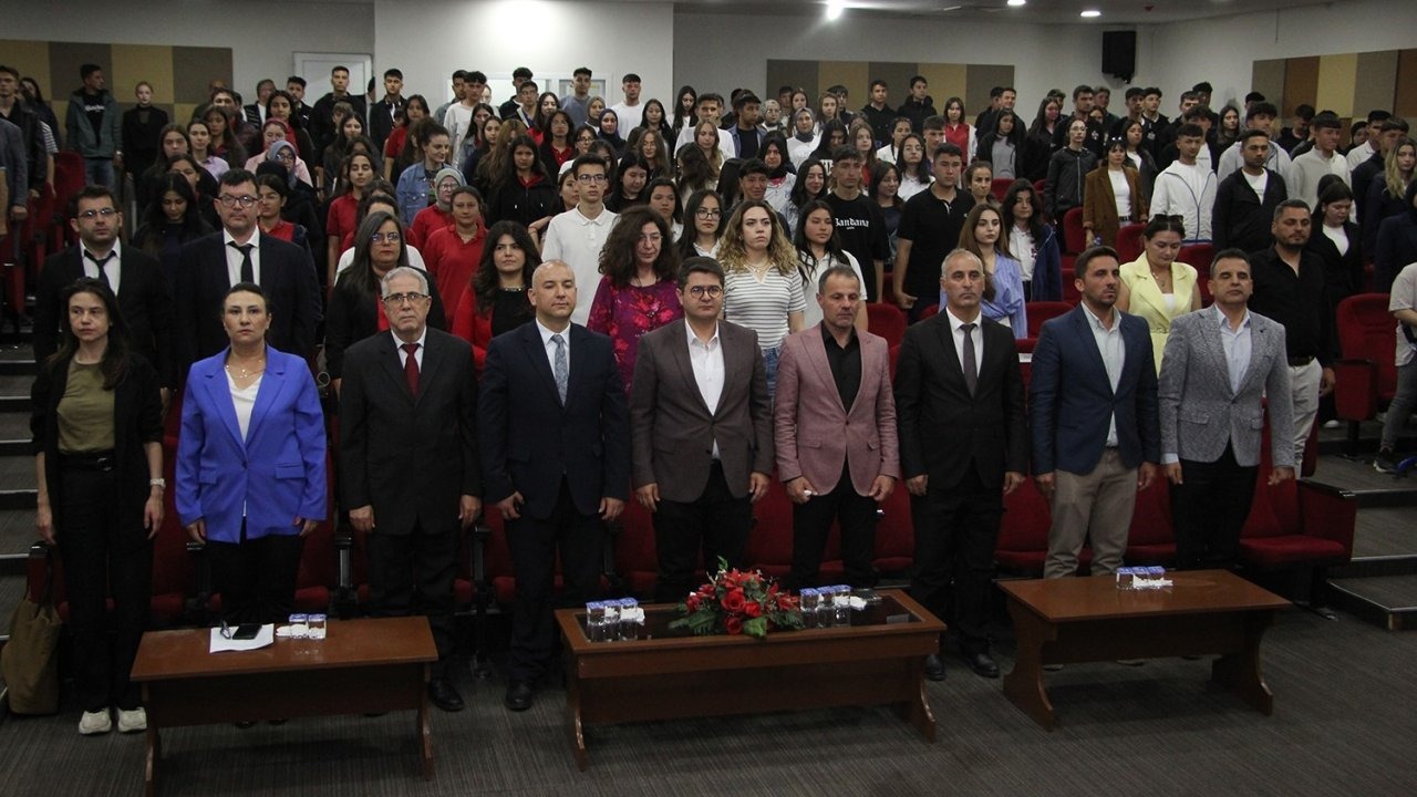 İlçede "Kurtuluş Savaşı ve Gençlik" Semineri Düzenlendi
