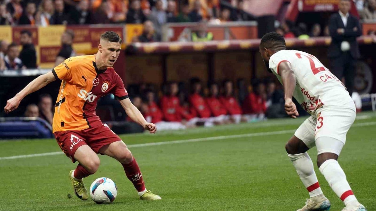 Trendyol Süper Lig: Galatasaray: 2 - Kayserispor: 0 (İlk yarı)