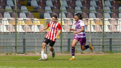 Manisa'da düzenlendi: TFF Kadınlar 3. Ligi’nde Bandırmagücü Spor Kulübü yarı finale yükseldi