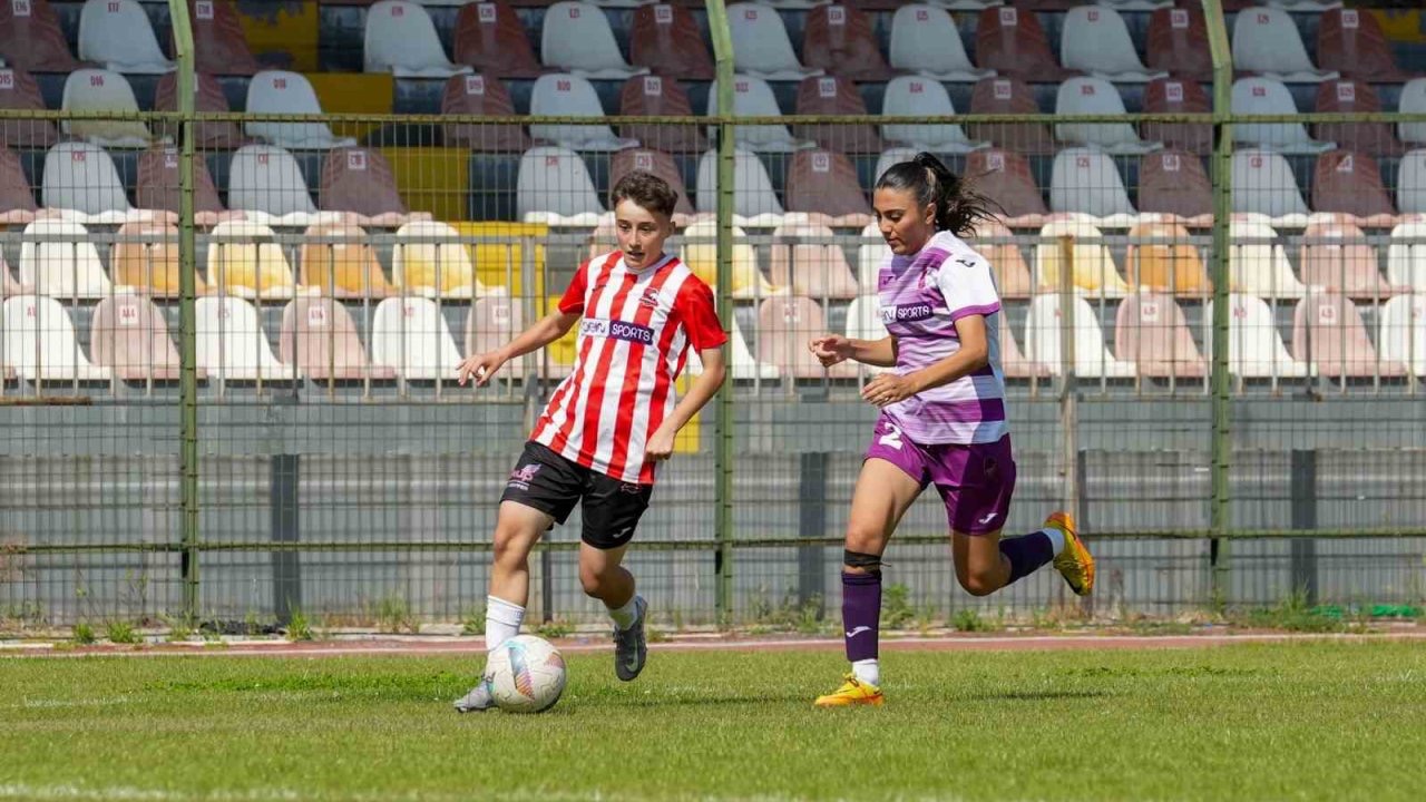 Manisa'da düzenlendi: TFF Kadınlar 3. Ligi’nde Bandırmagücü Spor Kulübü yarı finale yükseldi