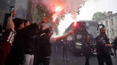 Beşiktaşlı taraftarlar, takımlarını şampiyon gibi karşıladı