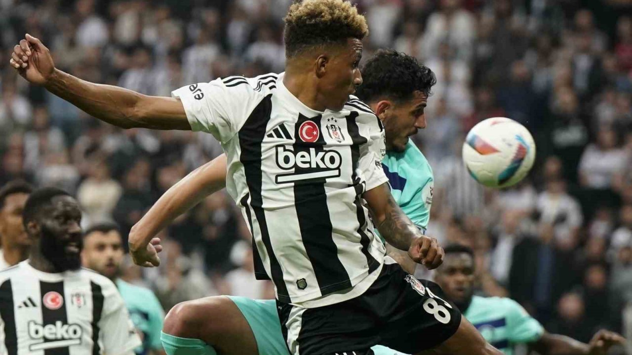 Trendyol Süper Lig: Beşiktaş: 0 - Çaykur Rizespor: 0 (İlk yarı)