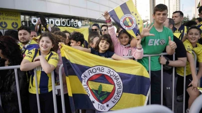 Fenerbahçe Euroleague şampiyonluğunu taraftarıyla kutladı