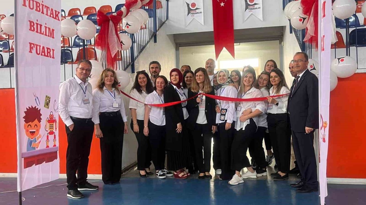 Manisalı öğrencilerin çalışmaları büyük dikkatle incelendi