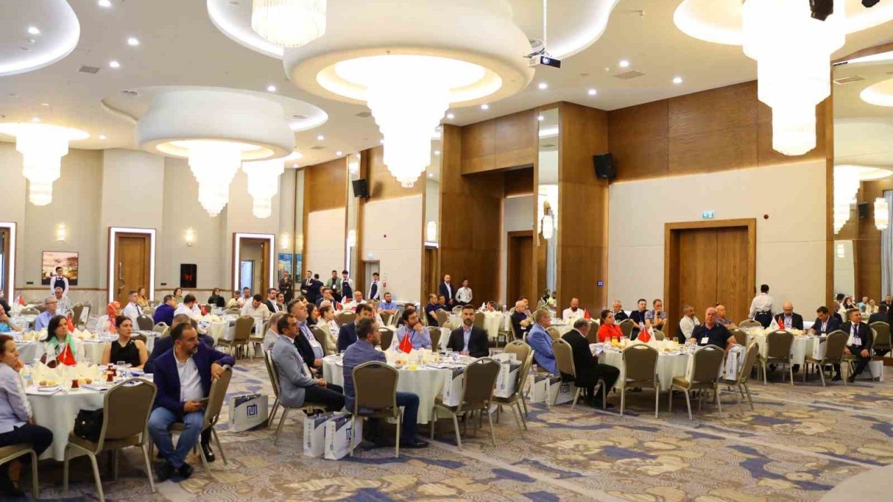 Muradiye OSB Genel Kurulunda en çok ihracat yapan firmaya ödül