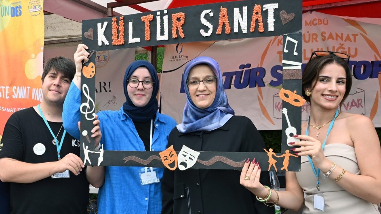 Üniversiteliler Bahar Şenliği ile sınav öncesi moral buldu